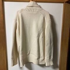 タートルネック　ニット　アイボリー　メンズ　人気の画像