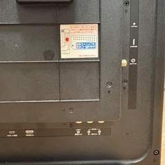 壊れたモニターと使えるHDMIのコード(着くけど画面がバグりまくってます)の画像