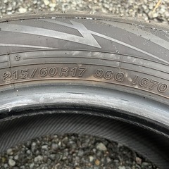 SALE！スタッドレスタイヤ4本215/60R17 96Q ヨコハマYo アイスガードiG70 倉庫保管 ゴム質良 ミゾ多の画像