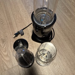 KOIOS ミキサー ジューサー ダブルボトル 500ml大容量 コーヒーミル ６枚刃 ハイパワー400W スムージー 25000r/min高速回転 果物/野菜/離乳食/ミルクセーキ 氷も砕ける 一台多役 栄養補充 過熱保護 水洗い可能 操作簡単 持ち運び おしゃれ アウトドア/旅行/出張/オフィスなどに向け (ブラック)の画像