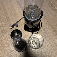 KOIOS ミキサー ジューサー ダブルボトル 500ml大容量 コーヒーミル ６枚刃 ハイパワー400W スムージー 25000r/min高速回転 果物/野菜/離乳食/ミルクセーキ 氷も砕ける 一台多役 栄養補充 過熱保護 水洗い可能 操作簡単 持ち運び おしゃれ アウトドア/旅行/出張/オフィスなどに向け (ブラック)の画像