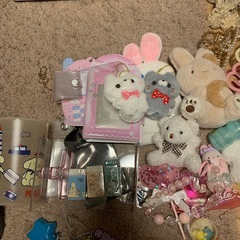 成約終了ポーチ、ストラップ、ヘアアクセサリーなどの画像