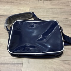 【新品未使用】ROXY エナメルバッグの画像