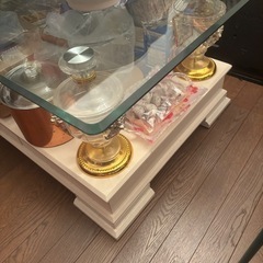 ガラステーブルの画像
