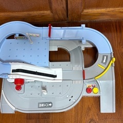 トミカ　ぐるぐるバスタウンの画像