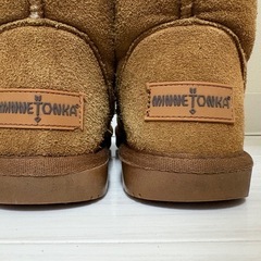MINNETONKA ムートンブーツの画像