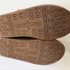 MINNETONKA ムートンブーツの画像