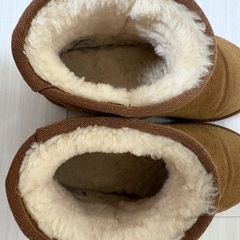 MINNETONKA ムートンブーツの画像