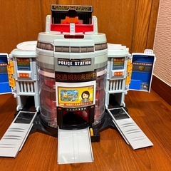 トミカ　変形ポリスステーションの画像