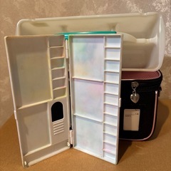 絵の具バッグと道具（小か中学校で使用）の画像