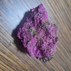 ルビーをくり抜いた後の原石です。の画像