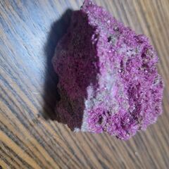 ルビーをくり抜いた後の原石です。の画像