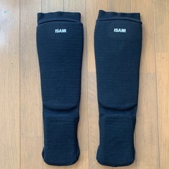 キックボクシング ISAMI レガース黒 の画像