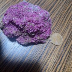 ルビーをくり抜いた後の原石です。の画像