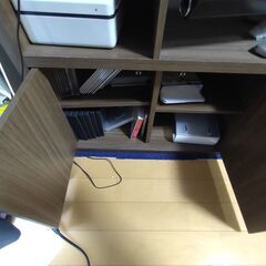 テレビ台とテレビセットの画像