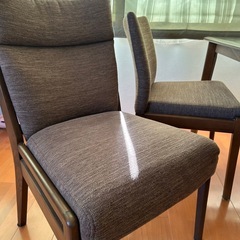 ダイニングテーブルと椅子5脚セットの画像