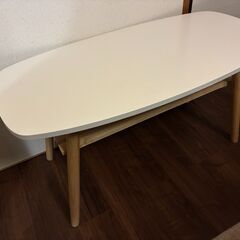 白いテーブルの画像