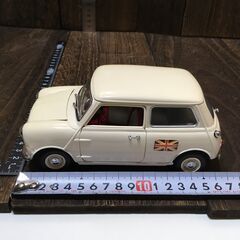 1/18　スケ－ル 京商　Kyosho Morris MiniCooperS MK1 1275S 50周年 モデル 【h251202001】の画像