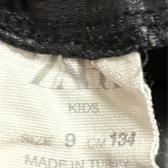 ZARA ザラ キッズ プリーツ 黒 合皮 スカート 130の画像