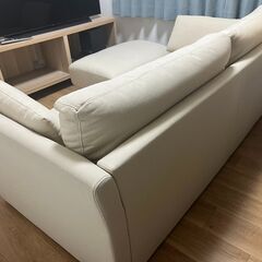 ソファと布団の画像