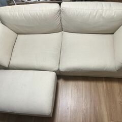 ソファと布団の画像