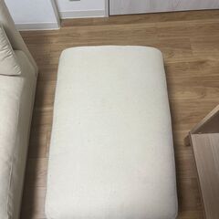 ソファと布団の画像