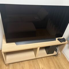 テレビとテレビ台の画像
