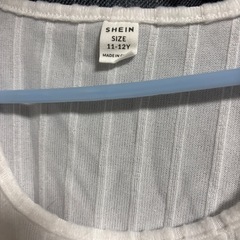 ショート丈 ホワイト ファーつき リブ トップス 150160の画像