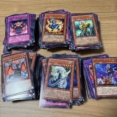 遊戯王カード  銀文字レア550枚の画像