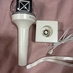 NiziU ペンライト 充電器付きの画像