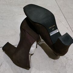 [美品] D'ICI 24cmショートブーツ(ヒール6cm) ダークブラウン スエードの画像