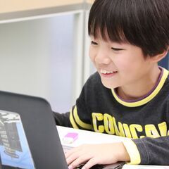 マインクラフトの世界で楽しみながらプログラミングを学べる教室の画像