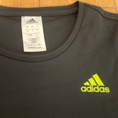 H&M、adidasドライTシャツの画像