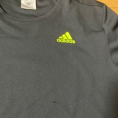 H&M、adidasドライTシャツの画像