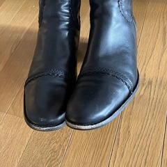 黒革ロングブーツの画像