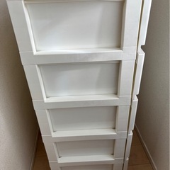 白の収納ケースの画像