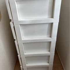 白の収納ケースの画像