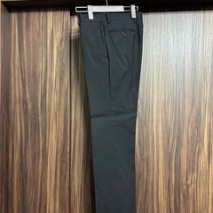 【クリーニング済】AOKI スーツ 黒　薄いストライプの画像