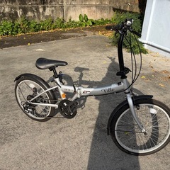 折り畳み自転車の画像