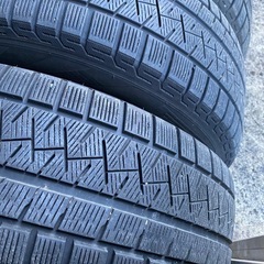 ピレリ　スタッドレスタイヤ　225/60R17　の画像