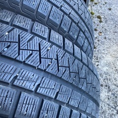 ピレリ　スタッドレスタイヤ　225/60R17　の画像