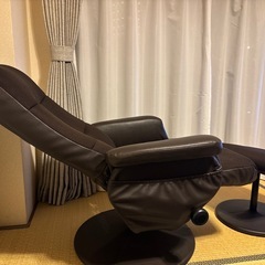 リクライニング付きロッキングチェア(オットマン付属)の画像