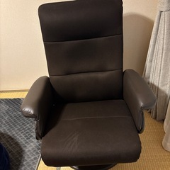 リクライニング付きロッキングチェア(オットマン付属)の画像