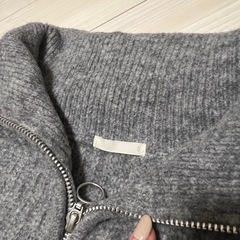 グレーレディースセーターの画像