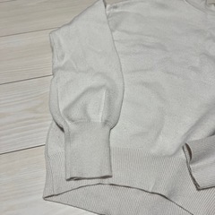 ホワイトレディースセーターの画像