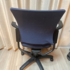 キャスター付きオフィスチェア2脚セットの画像