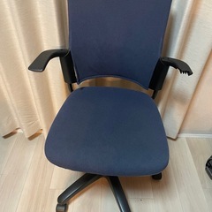 キャスター付きオフィスチェア2脚セットの画像