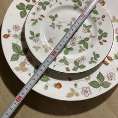 Wedgwood ウエッジウッド 皿 花柄 約18cm 27cm それぞれ2枚 4枚セット プレート ソーサー 大皿 中皿の画像