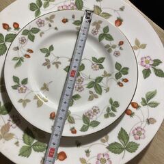 Wedgwood ウエッジウッド 皿 花柄 約18cm 27cm それぞれ2枚 4枚セット プレート ソーサー 大皿 中皿の画像