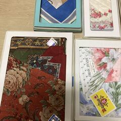 ブランド品 ハンカチ 未使用8ケース クリスチャンディオール イブサンローラン ピエール カルダン ニナリッチ等 長期保管品の画像